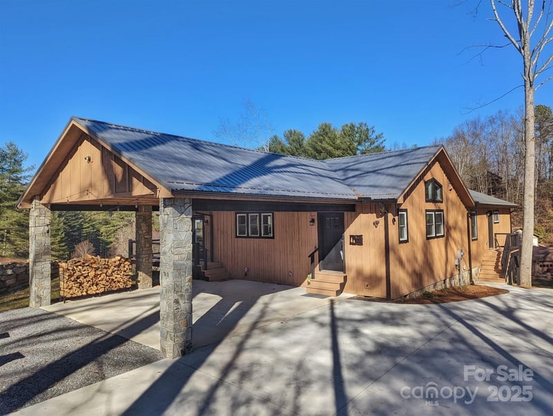 600 Pinewood Dr, Waynesville, NC 28786