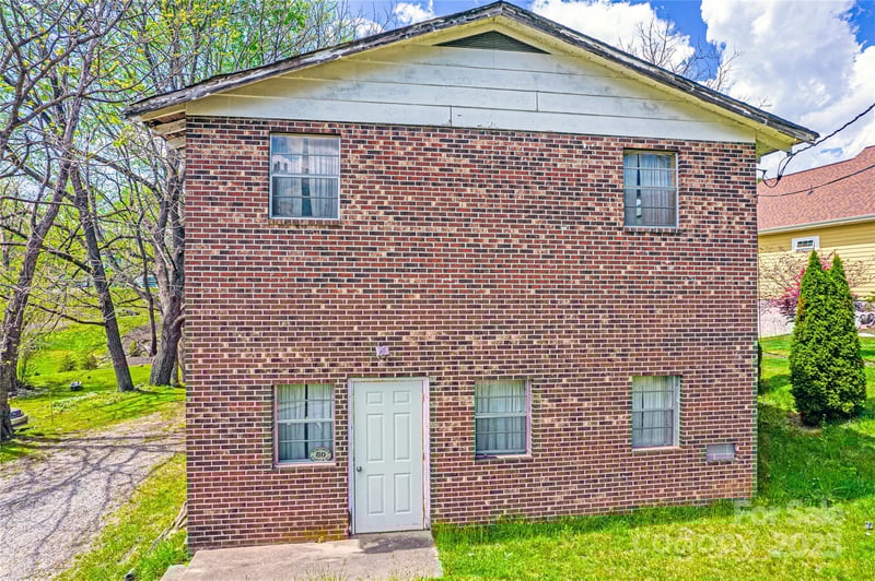 80 Carver St, Brevard, NC 28712