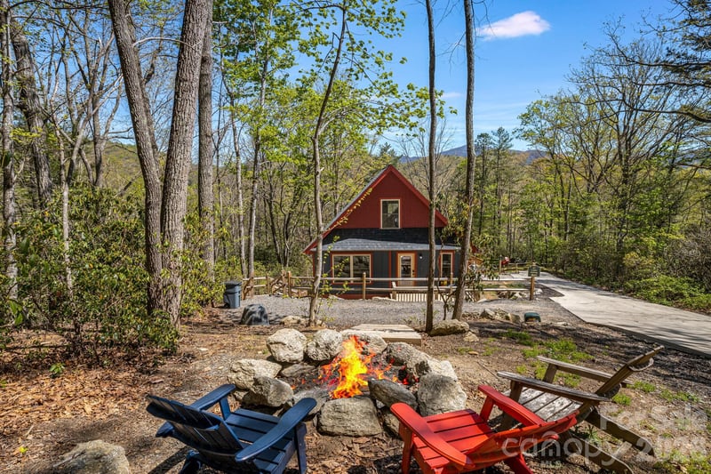 6769 Flat Top Mountain Rd, Fairview, NC 28730