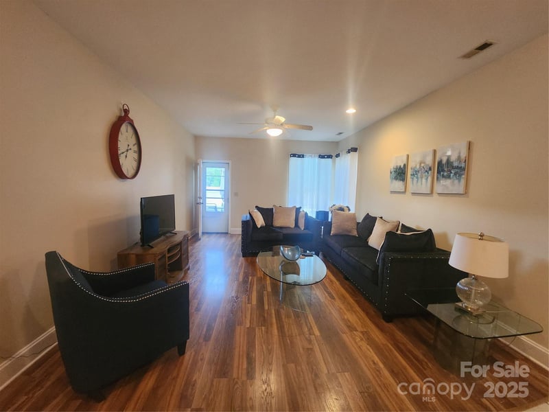 979 Chapel Rd, Asheville, NC 28803