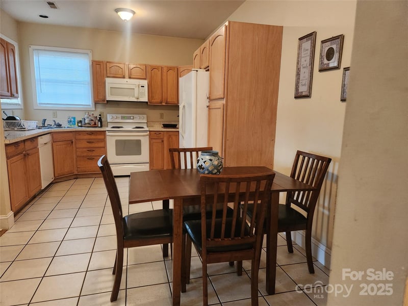 979 Chapel Rd, Asheville, NC 28803