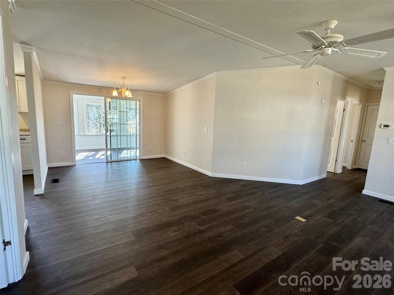 436 Riverwind Dr, Hendersonville, NC 28739