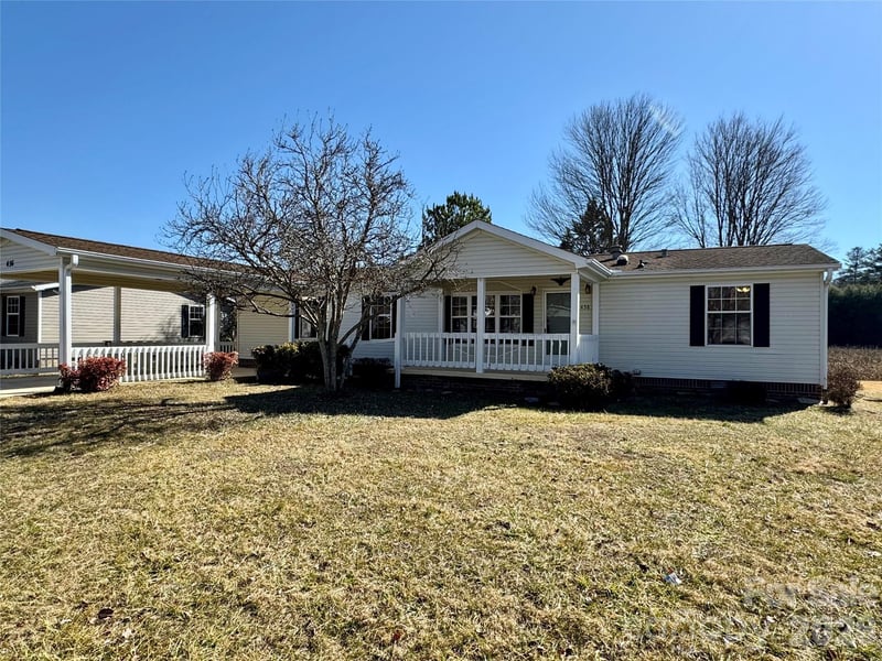 436 Riverwind Dr, Hendersonville, NC 28739