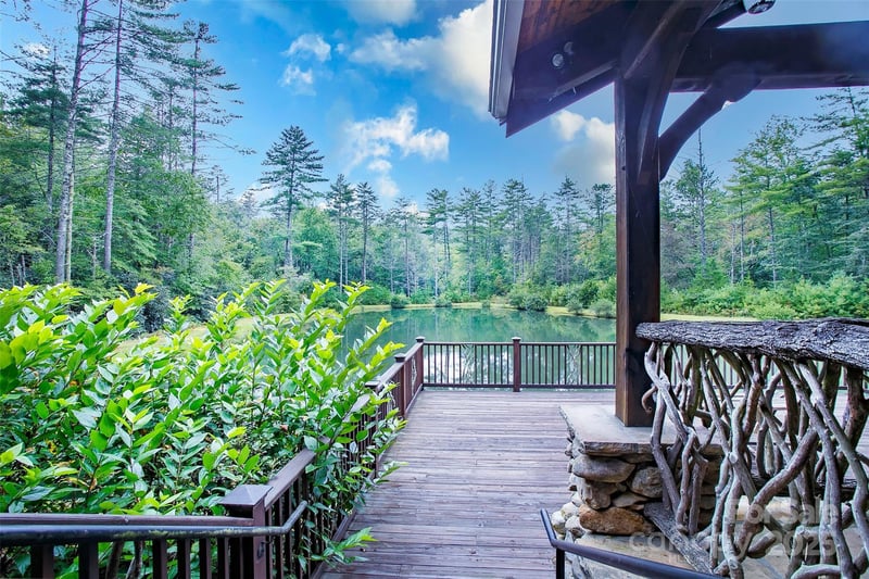 18 Trillium Ln, Brevard, NC 28712