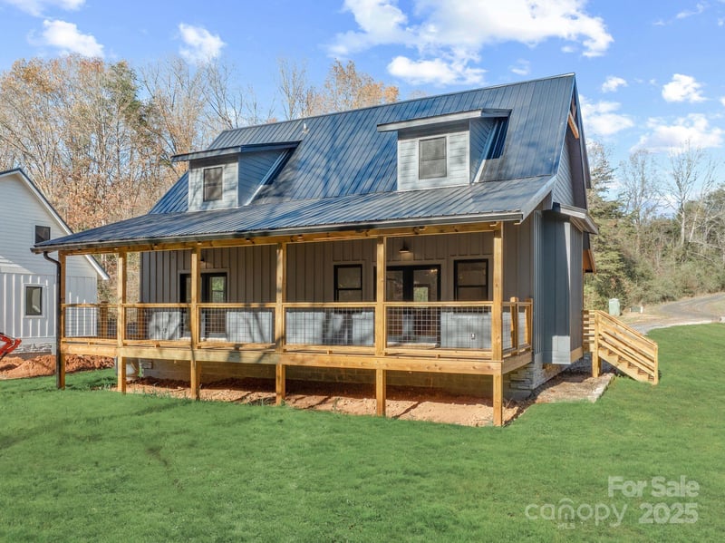 124 Light Waters Dr, Cullowhee, NC 28723