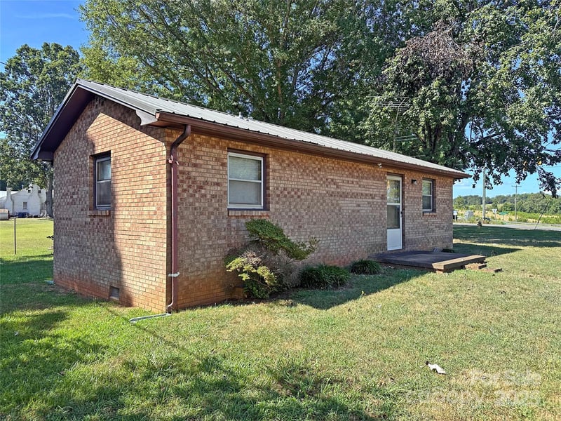 3624 Hickory Lincolnton Hw, Newton, NC 28658