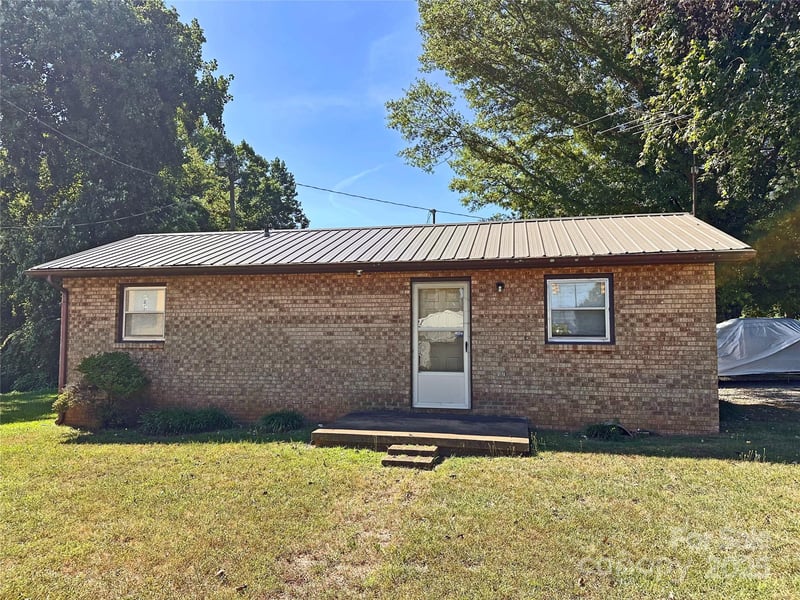 3624 Hickory Lincolnton Hw, Newton, NC 28658