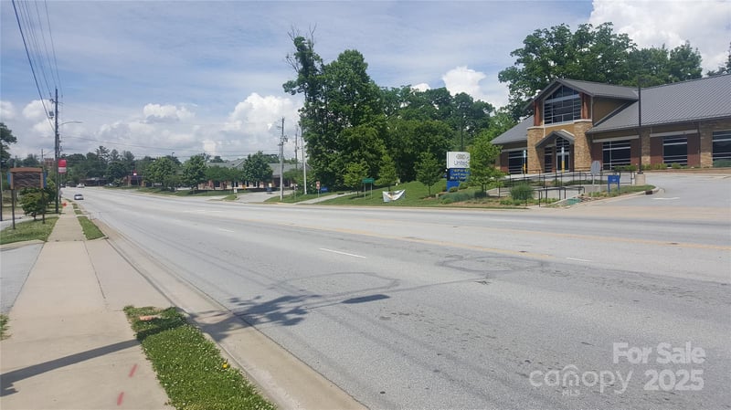 3665 Hendersonville Rd, Asheville, NC 28732