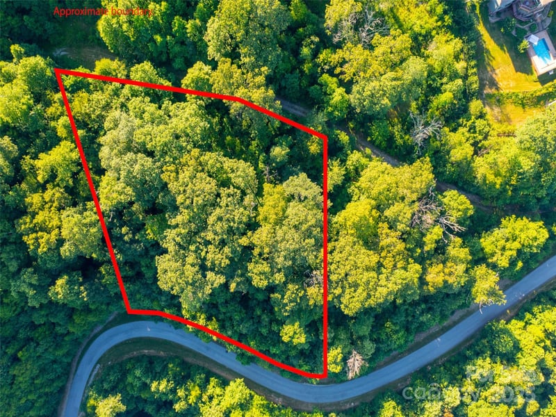 845 Grand Oaks Dr, Hendersonville, NC 28792