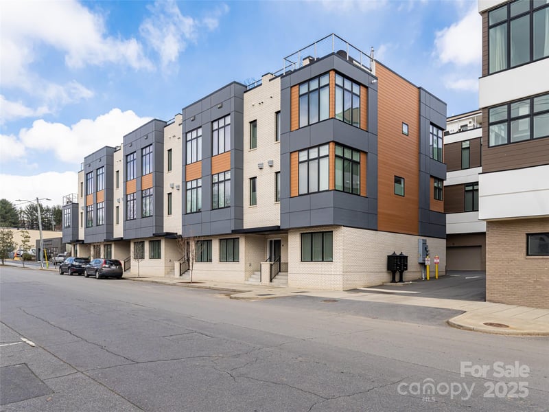 14 Bauhaus Ct, Asheville, NC 28801