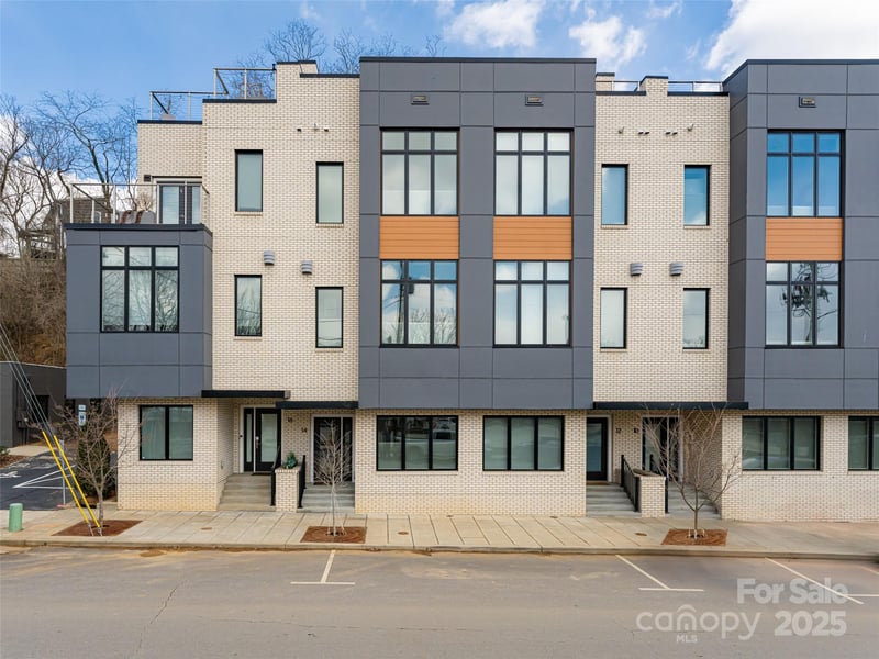 14 Bauhaus Ct, Asheville, NC 28801