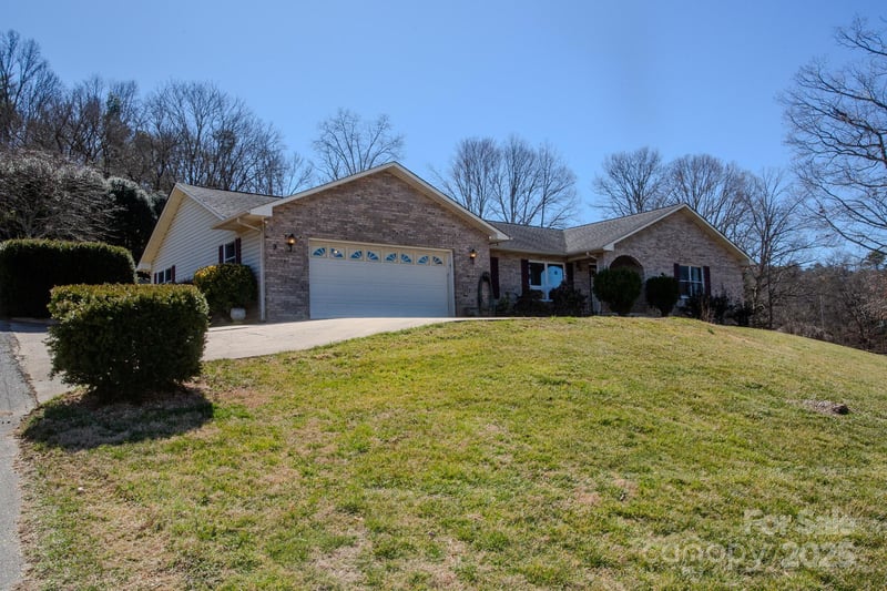 9 Lorena Dr, Asheville, NC 28806