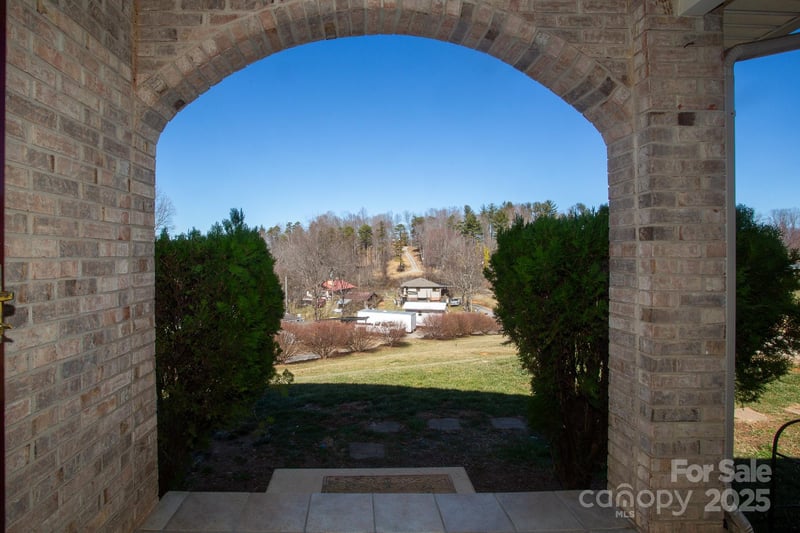 9 Lorena Dr, Asheville, NC 28806