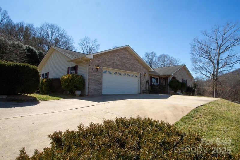 9 Lorena Dr, Asheville, NC 28806