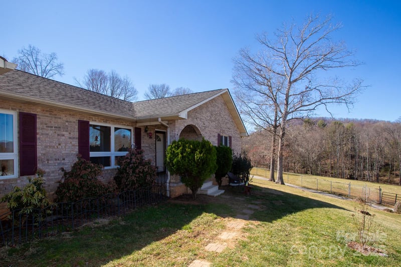 9 Lorena Dr, Asheville, NC 28806