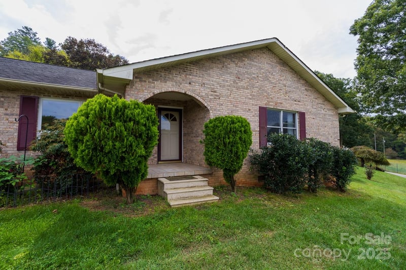 9 Lorena Dr, Asheville, NC 28806