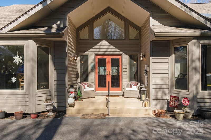 155 Poplar Loop Dr, Flat Rock, NC 28731