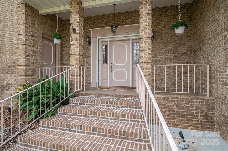 1816 Country Garden Dr, Shelby, NC 28150