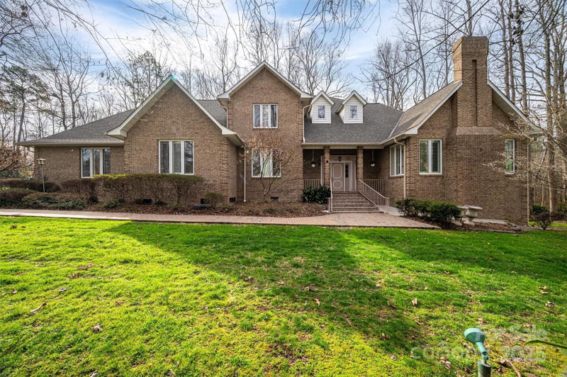 1816 Country Garden Dr, Shelby, NC 28150