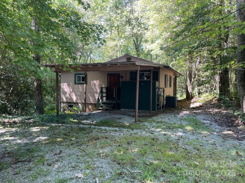142 Whitewater Rd, Sapphire, NC 28774
