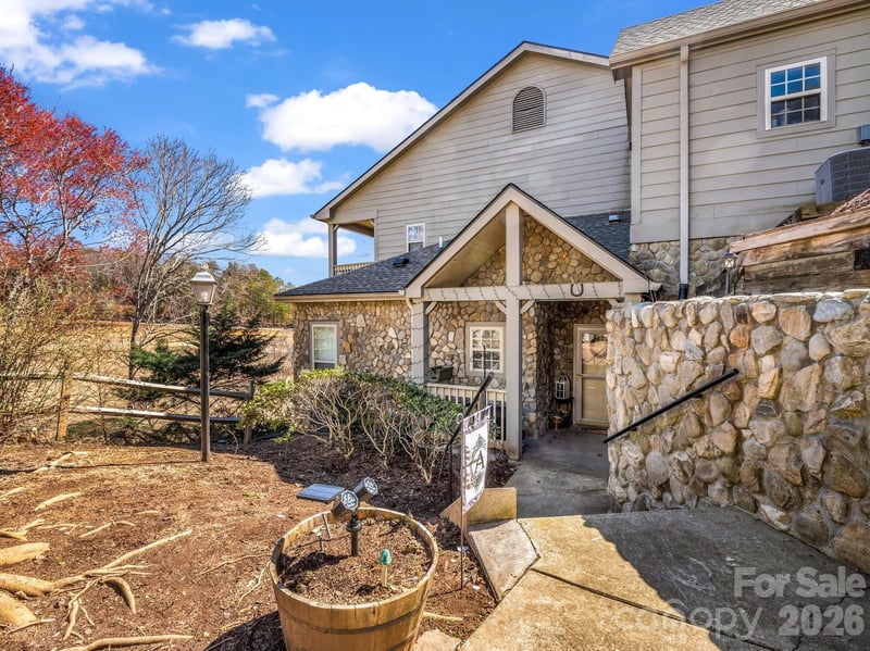 158 Stonecrest Ct, Lake Lure, NC 28746
