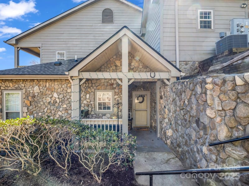 158 Stonecrest Ct, Lake Lure, NC 28746
