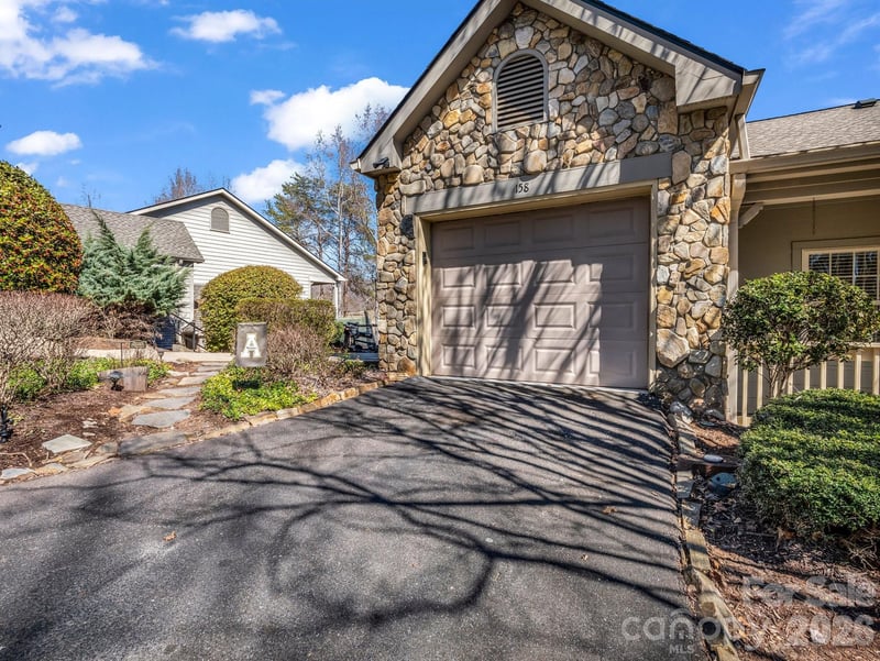 158 Stonecrest Ct, Lake Lure, NC 28746