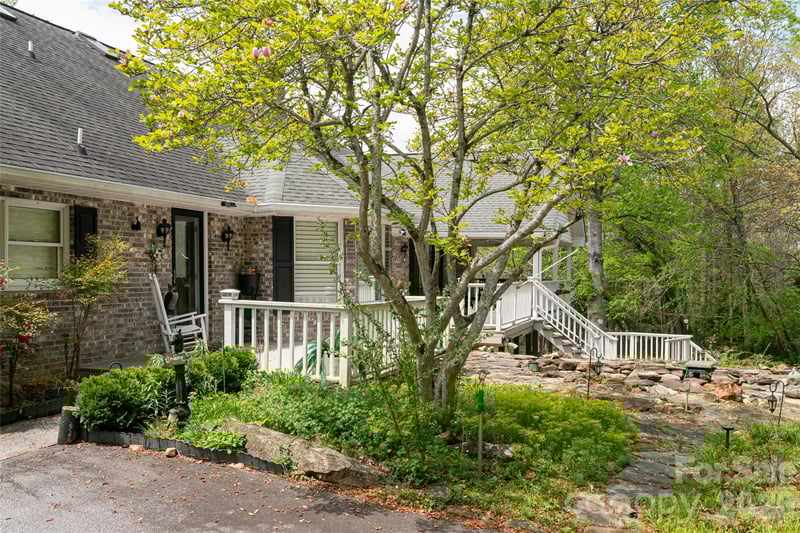 22 Moon Wood Trl, Asheville, NC 28806