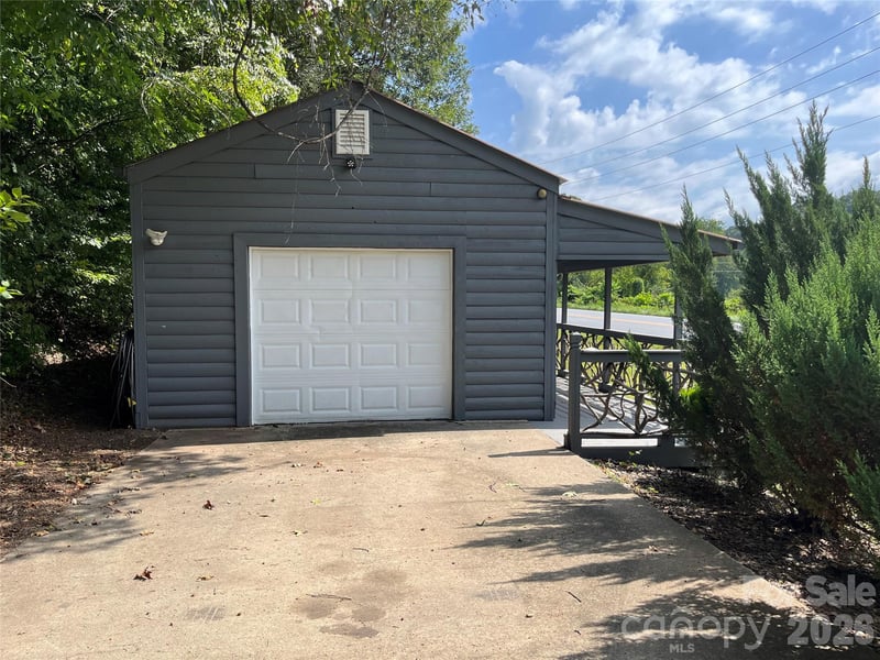 1961 Cane Creek Rd, Fletcher, NC 28732