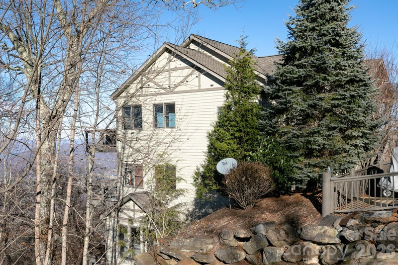 30 Club Villa Ct #B/3, Burnsville, NC 28714