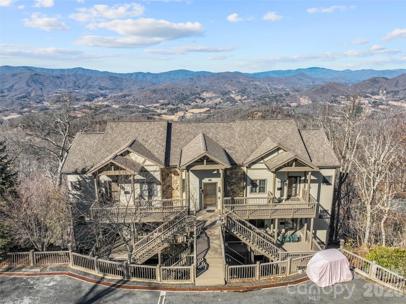 30 Club Villa Ct #B/3, Burnsville, NC 28714