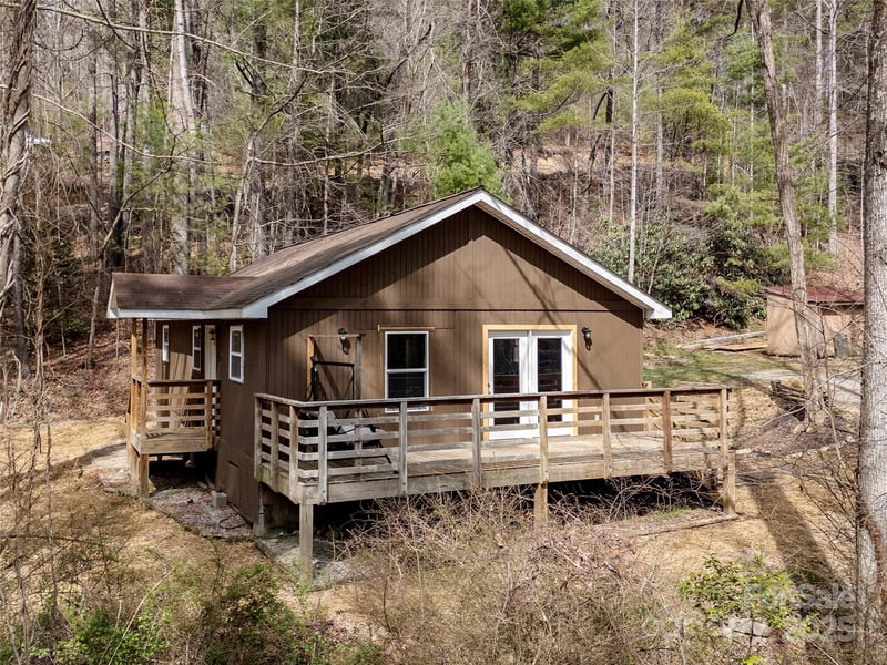 521 Lake Falls Rd, Hendersonville, NC 28739