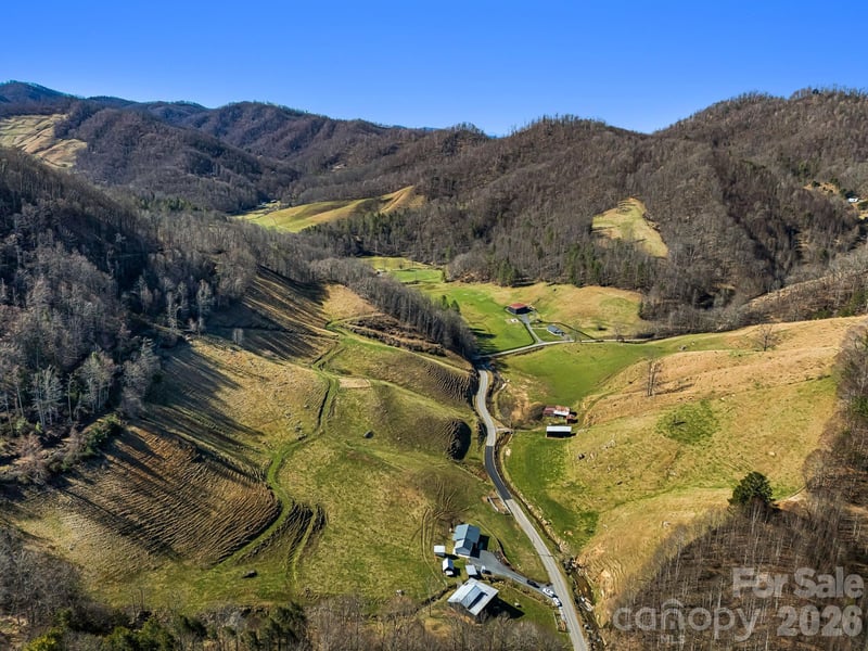 867 Indian Creek Rd, Burnsville, NC 28714