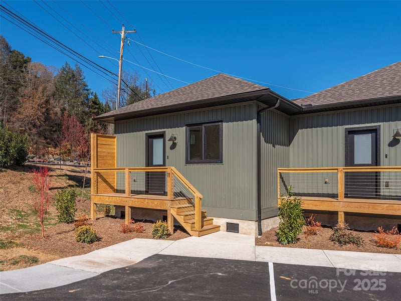 11 Leap Frog Pk, Waynesville, NC 28786