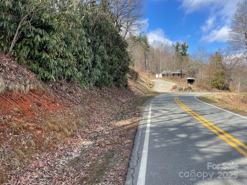 Gingercake Rd, Newland, NC 28657