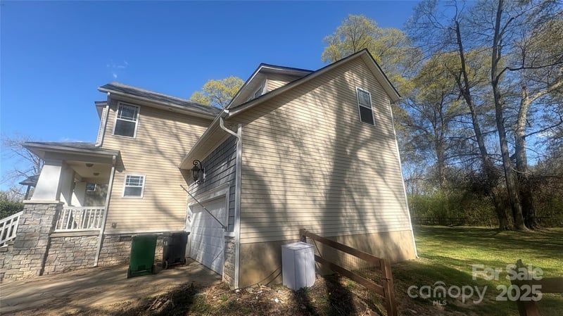 1134 Riverside Dr, Charlotte, NC 28214