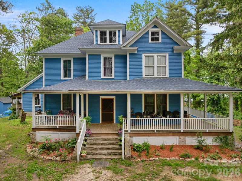 305 Ficker Cir, Hendersonville, NC 28739