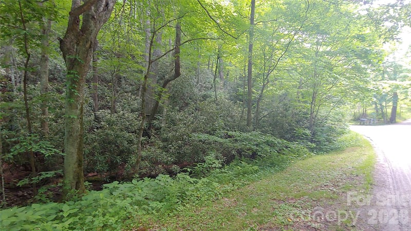 24 Village Ln, Waynesville, NC 28786