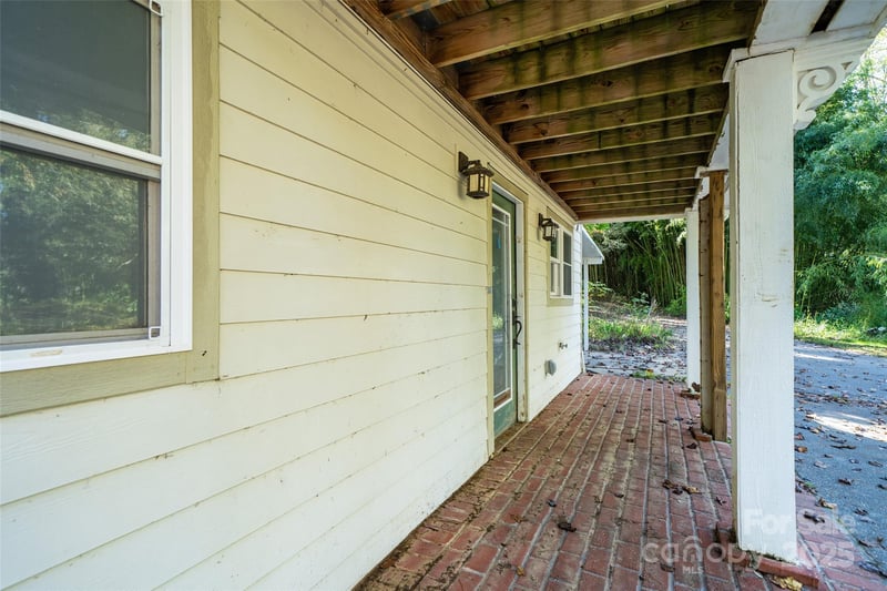 61 Riverbend Rd, Canton, NC 28716