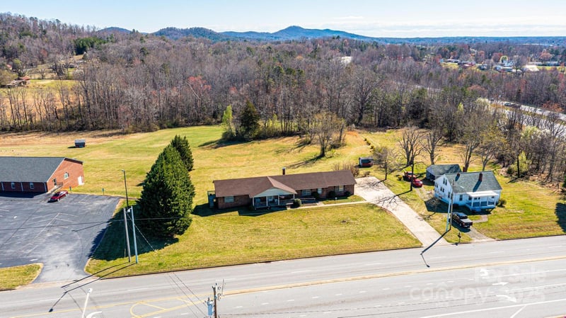 1221 Connelly Springs Rd, Lenoir, NC 28645