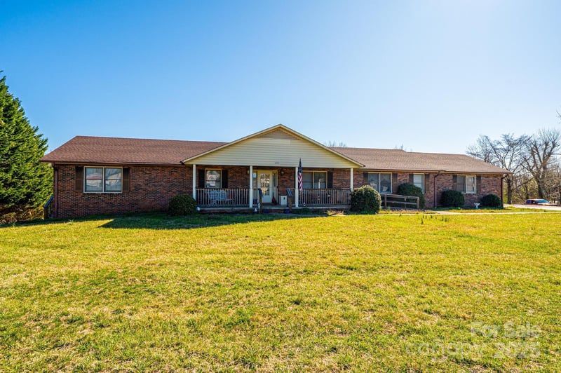 1221 Connelly Springs Rd, Lenoir, NC 28645
