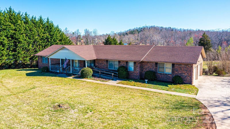 1221 Connelly Springs Rd, Lenoir, NC 28645