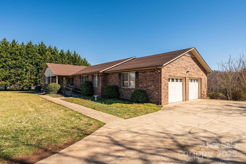 1221 Connelly Springs Rd, Lenoir, NC 28645