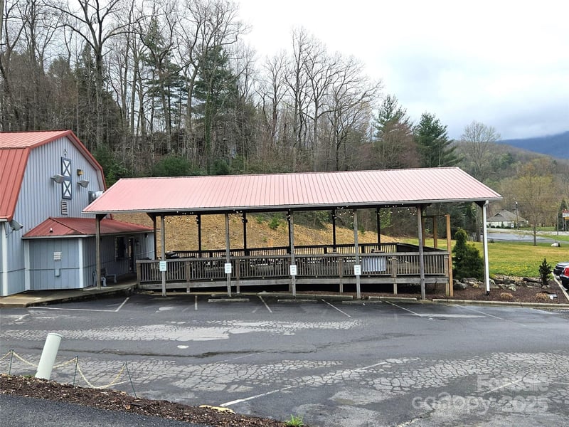 701 Nc 9 Hw, Black Mountain, NC 28711