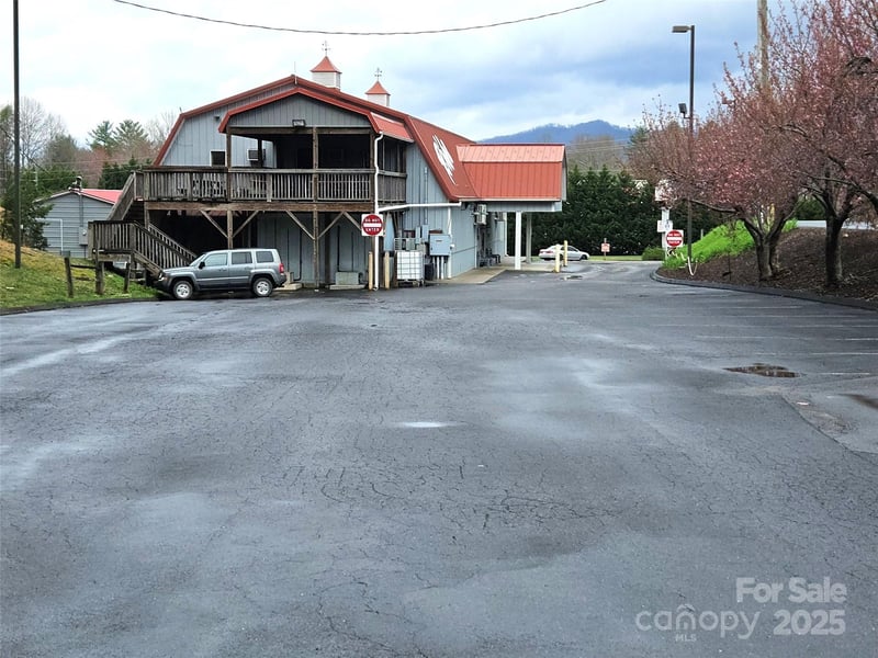 701 Nc 9 Hw, Black Mountain, NC 28711