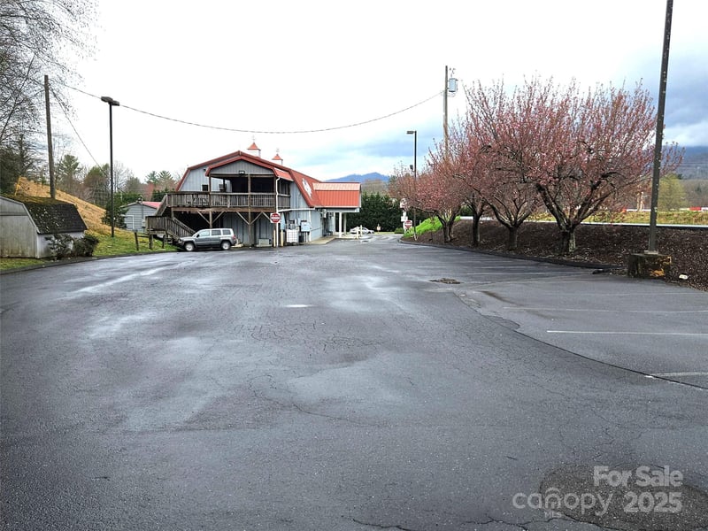 701 Nc 9 Hw, Black Mountain, NC 28711
