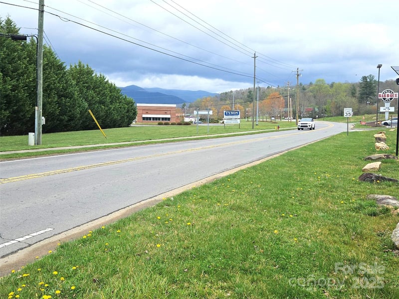 701 Nc 9 Hw, Black Mountain, NC 28711