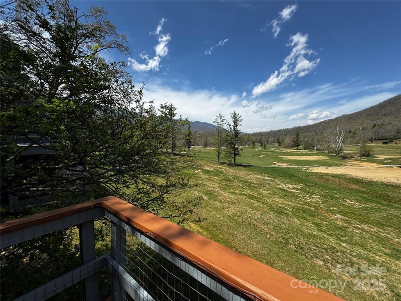 145 Townhouse Dr, Burnsville, NC 28714