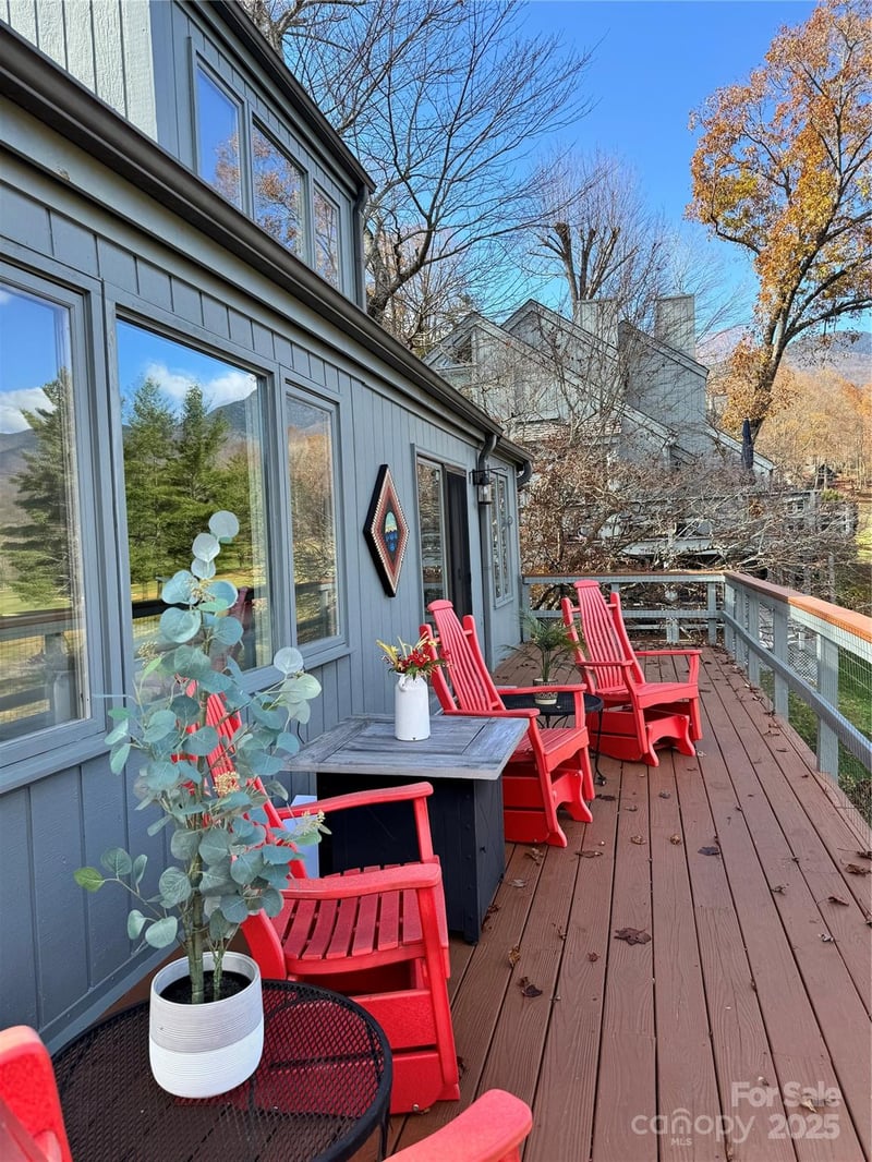 145 Townhouse Dr, Burnsville, NC 28714