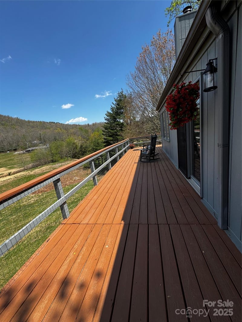 145 Townhouse Dr, Burnsville, NC 28714